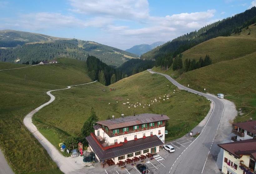 فندق Albergo Passo Brocon