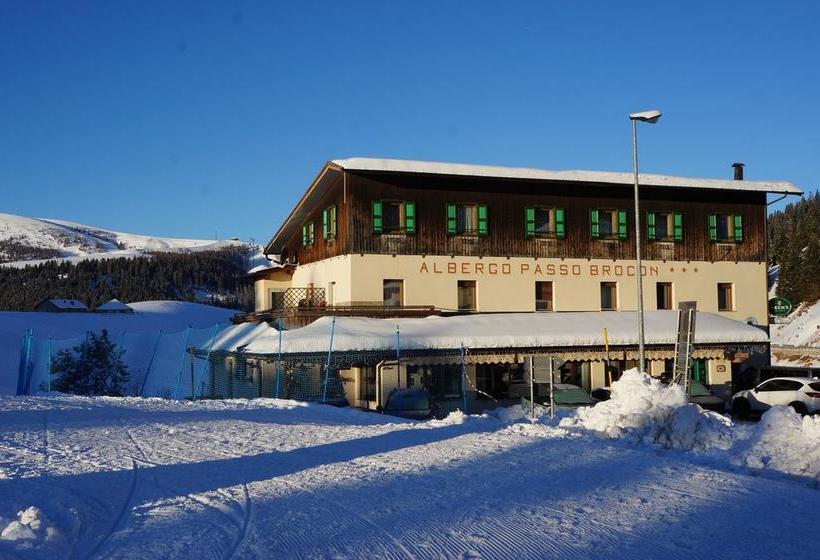 فندق Albergo Passo Brocon