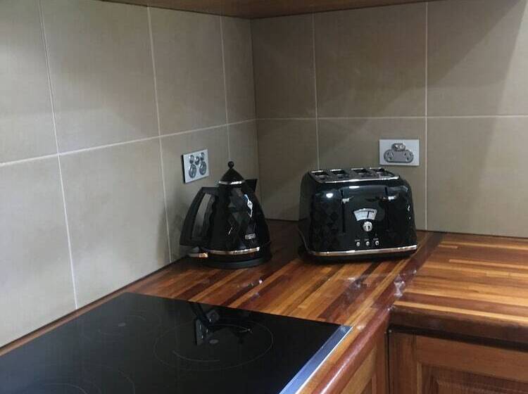 Noah's Stanley Luxury Bed And Breakfast