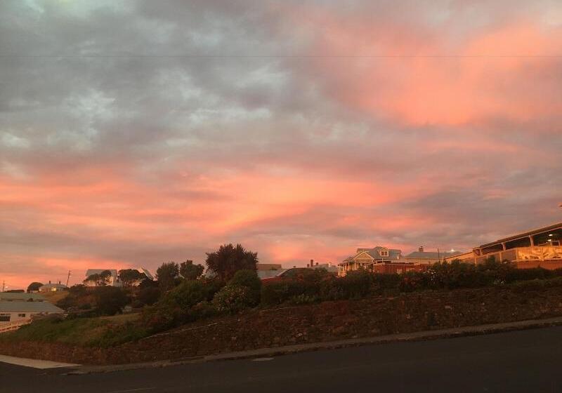 Noah's Stanley Luxury Bed And Breakfast