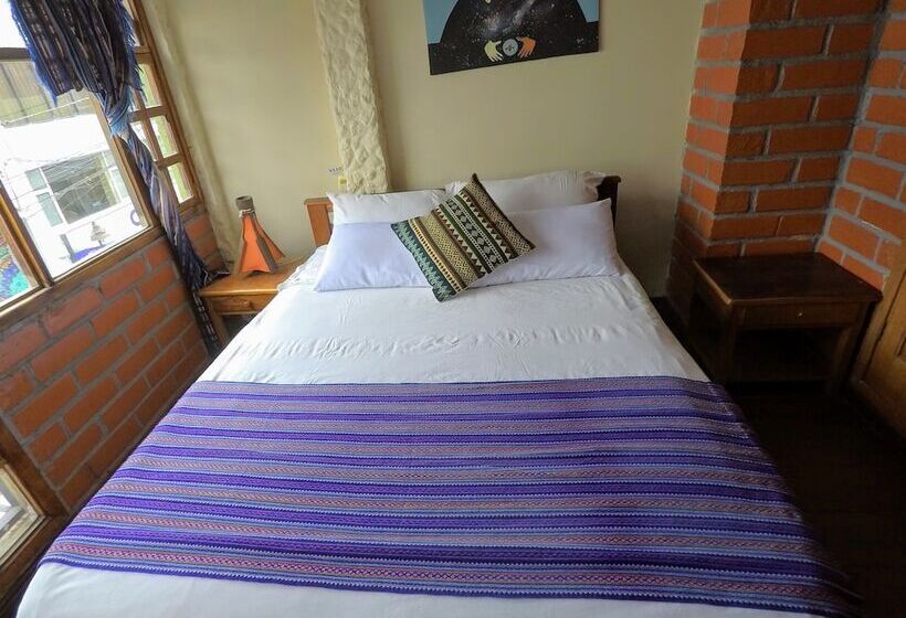 هتل Erupcion Backpackers Hostel