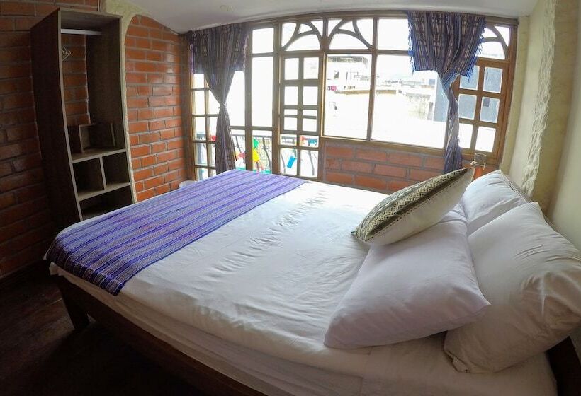 هتل Erupcion Backpackers Hostel