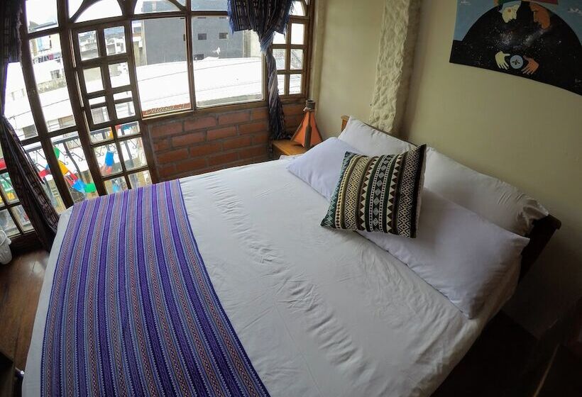 هتل Erupcion Backpackers Hostel