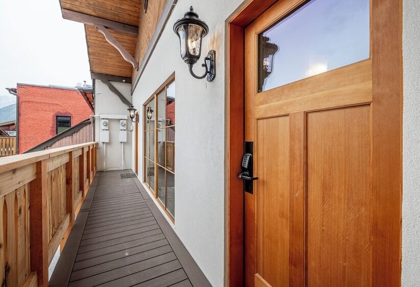Bavarian Lodge Suites