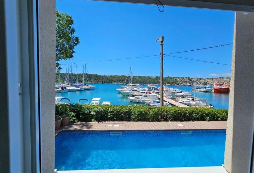 تختخواب و صبحانه Villa Gaj