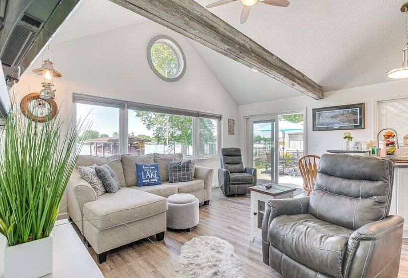 Waterfront W/ Boat Dock: Retreat On Indian Lake