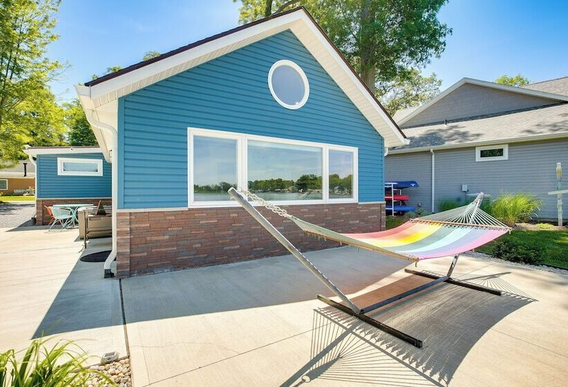 Waterfront W/ Boat Dock: Retreat On Indian Lake