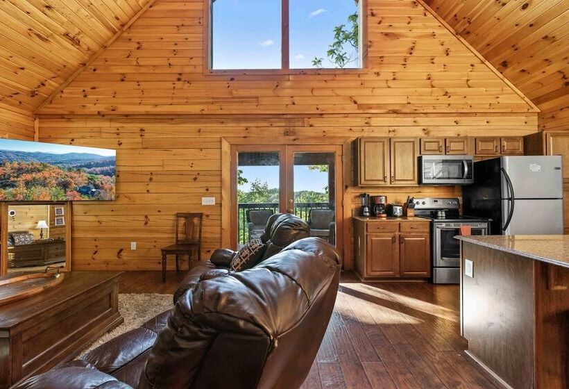 Rustic 3br Cabin Near Lake W/ Hot Tub!