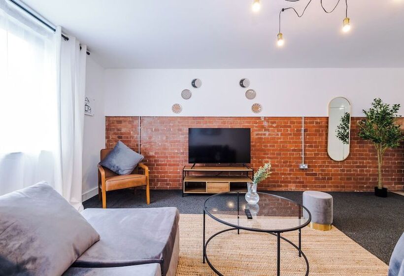 Elm Apartments