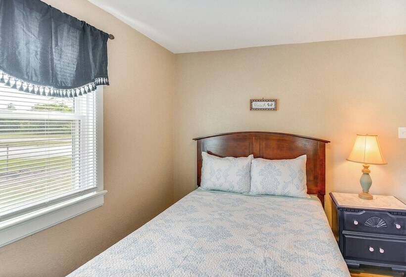 Modern Cape Charles Home: 1 Mi To Kiptopeke Beach!