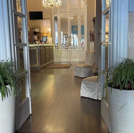 پانسیون Room In Guest Room   Viareggio Rooms Facing The Sea