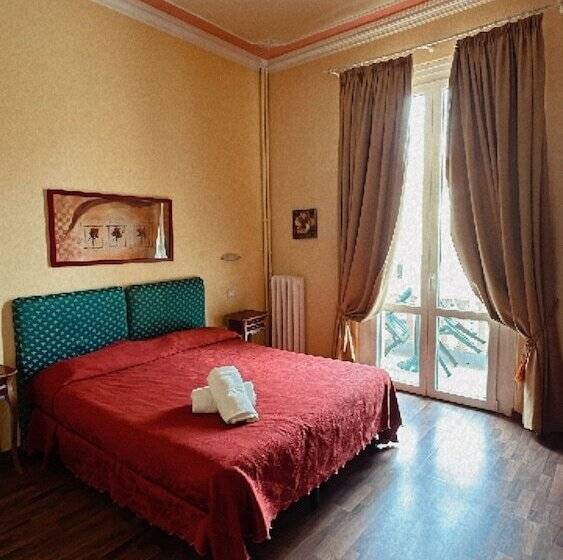 پانسیون Room In Guest Room   Viareggio Rooms Facing The Sea