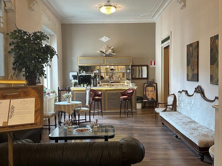 پانسیون Room In Guest Room   Viareggio Rooms Facing The Sea