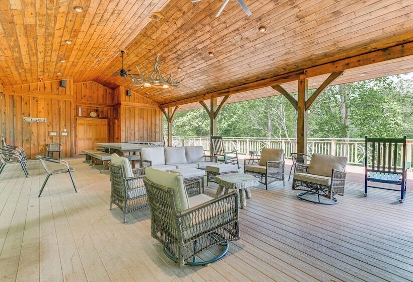 Pet Friendly Waynesville Cabin W/ Deck & Mtn Views