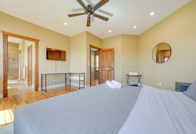 Pisgah Forest Home W/ Large Deck & Mountain Views!