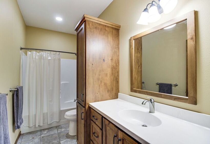 Lakefront Brainerd Escape W/ Games: Dogs Allowed!