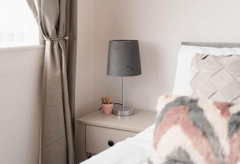 إقامة Convenient Wirral Retreat
