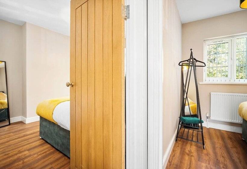 דירת נופש Spacious 3 Bed House/sleeps 5/free Parking Oldbury