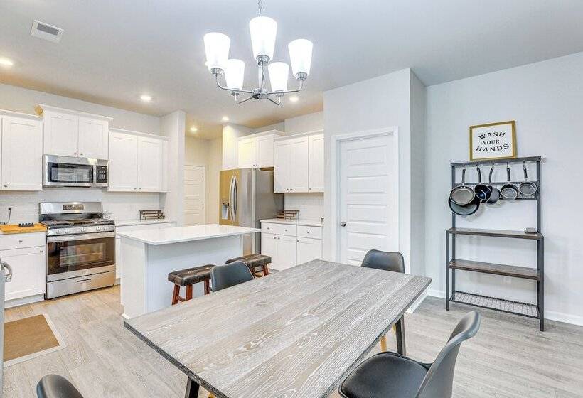 Patio & Backyard: Spacious Home In Moncks Corner