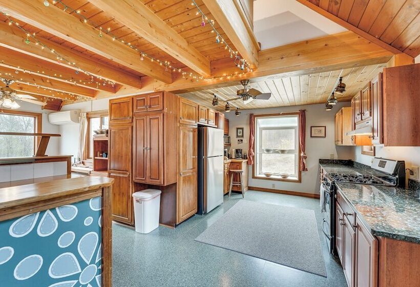 Cozy Home On 10 Acres:  Yellowstone In Vermont