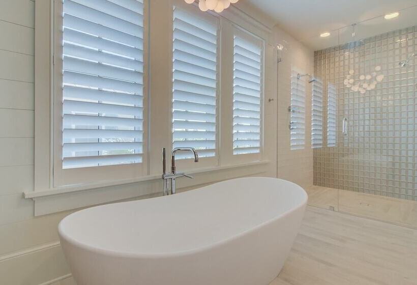 710 Ocean Boulevard Avantstay Oceanfront, Private Pool + Rooftop Deck