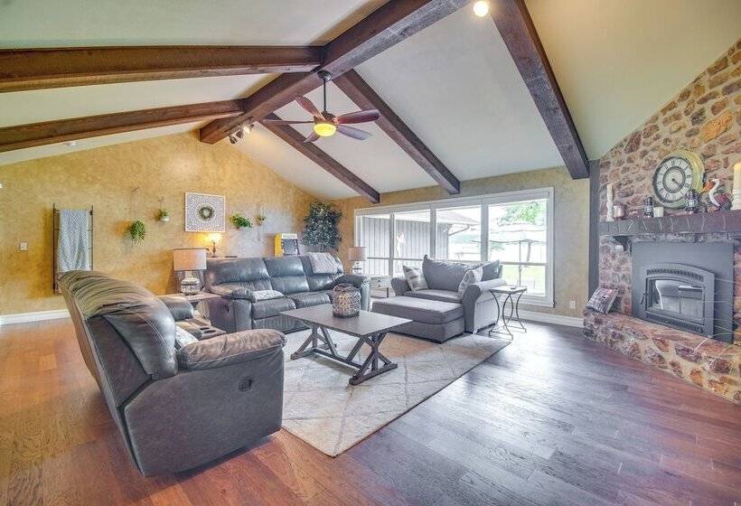 Group Getaway In Afton W/ On Site Lake Access