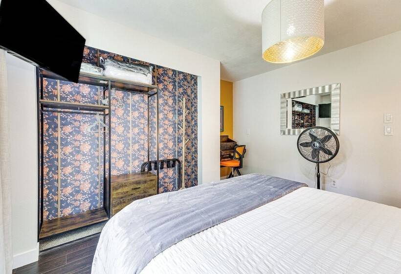 Anderson Island Home W/ Deck: Steps To Lake!