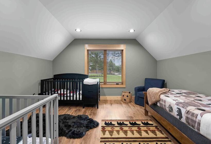 Black Bear Lodge By Avantstay Lakefront, Dock, Pool, Theater Sleeps 20+