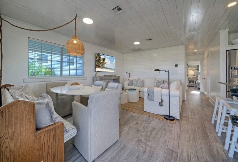 Private Pool, Yard W/ Fire Pit, Near The Beach Coasta Rita By Avantstay