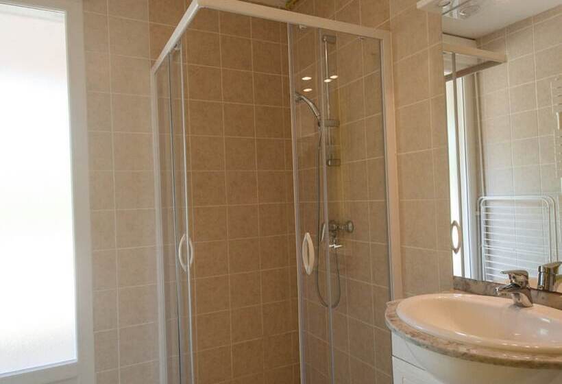 Cosy Cottage In Sauze Vaussais With Shared Pool