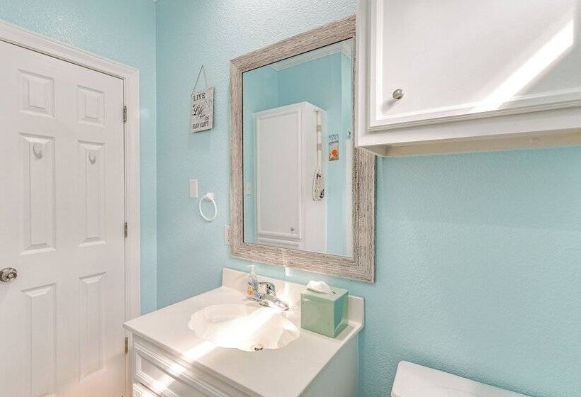 Crystal Beach Home W/ Deck + Ocean Views!