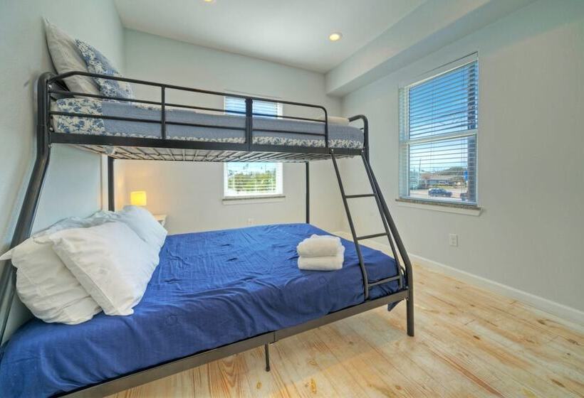 6bdr Bay Haven W/ Shared Waterfront Pool + Boat Dock Keeper Trout By Avantstay