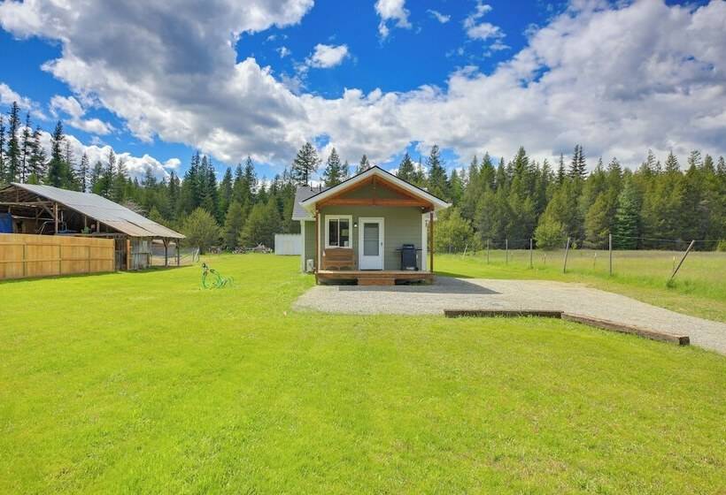 Peaceful Bonners Ferry Cabin W/ Deck & Mtn Views!