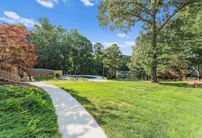 Shoreway Cove By Avantstay Waterfront, Pool, Dock