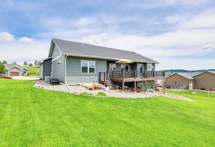 Spearfish Retreat W/ Fireplace + Mountain Views!