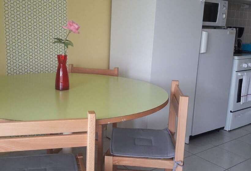 Tasteful Cottage In Sauze Vaussais With Terrace