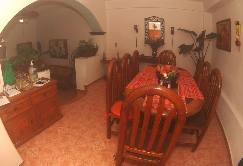 فندق صغير Hostal Casa Blanca