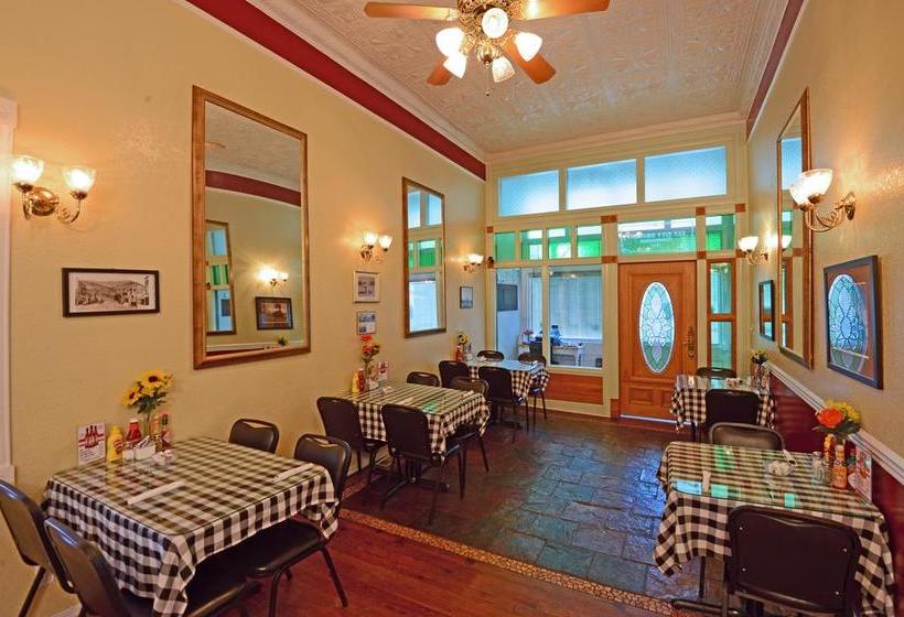 مبيت وإفطار All Aboard Cafe And Inn