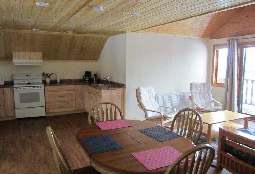 مبيت وإفطار Smithers Driftwood Lodge