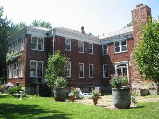 مبيت وإفطار The Outing Lodge