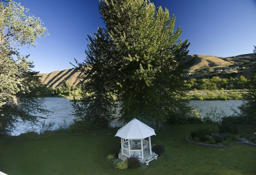 مبيت وإفطار Warm Springs Inn & Winery