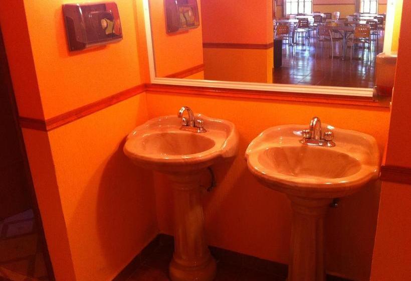 فندق Posada Castillo Panteon Ingles