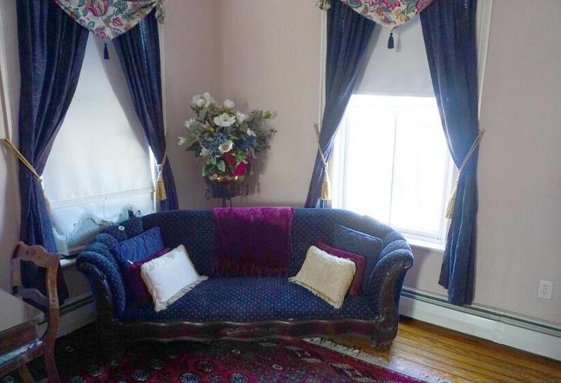 هتل Stay Saratoga