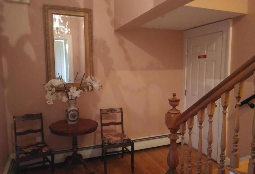 هتل Stay Saratoga