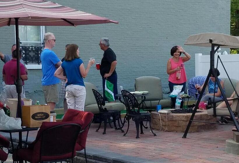 هتل Stay Saratoga