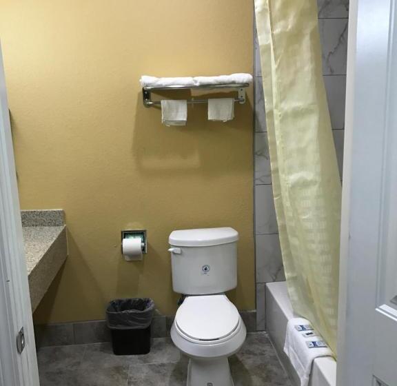 מוטל Deluxe Inn & Suites   Baytown
