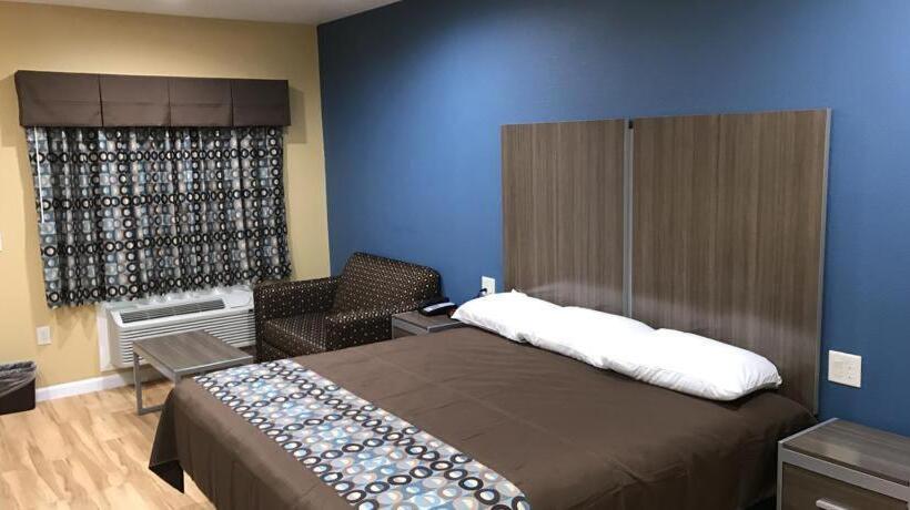 מוטל Deluxe Inn & Suites   Baytown