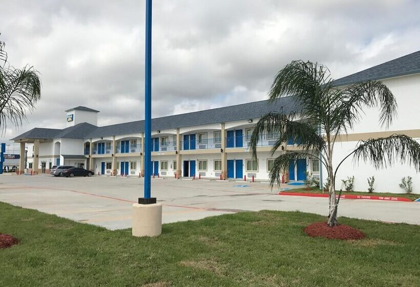 מוטל Deluxe Inn & Suites   Baytown