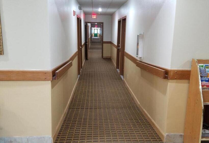 فندق على الطريق Inn Of The Pines