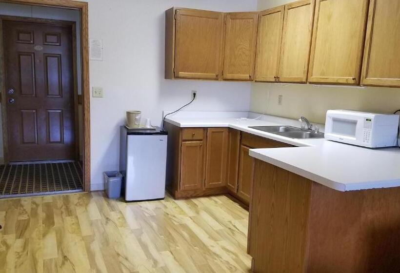 فندق على الطريق Inn Of The Pines